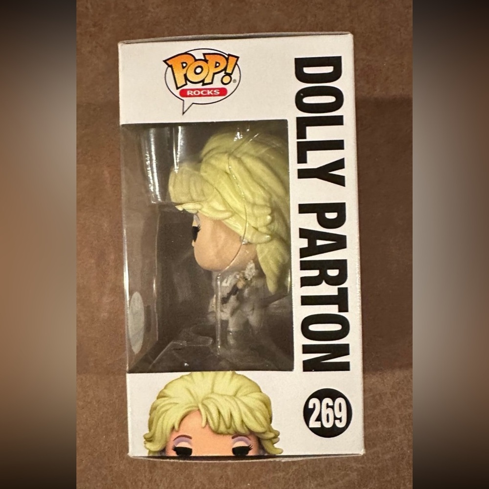 Dolly Parton Exclusive Funko Pop - Picture 2 of 7